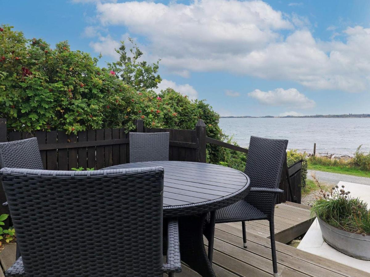 4 Person Holiday Home In Mesinge Kültér fotó