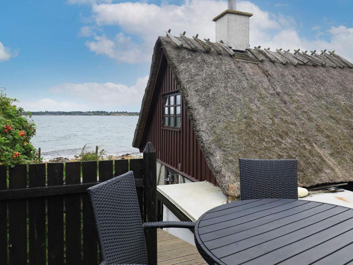 4 Person Holiday Home In Mesinge Kültér fotó
