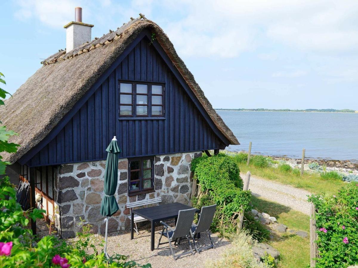 4 Person Holiday Home In Mesinge Kültér fotó